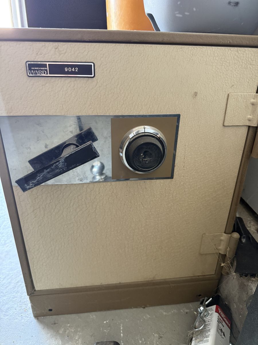 Montgomery Ward Model 9042 Heavy Duty Security Safe