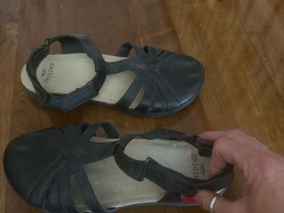 Earth origins black women’s sandals closed toe size 9