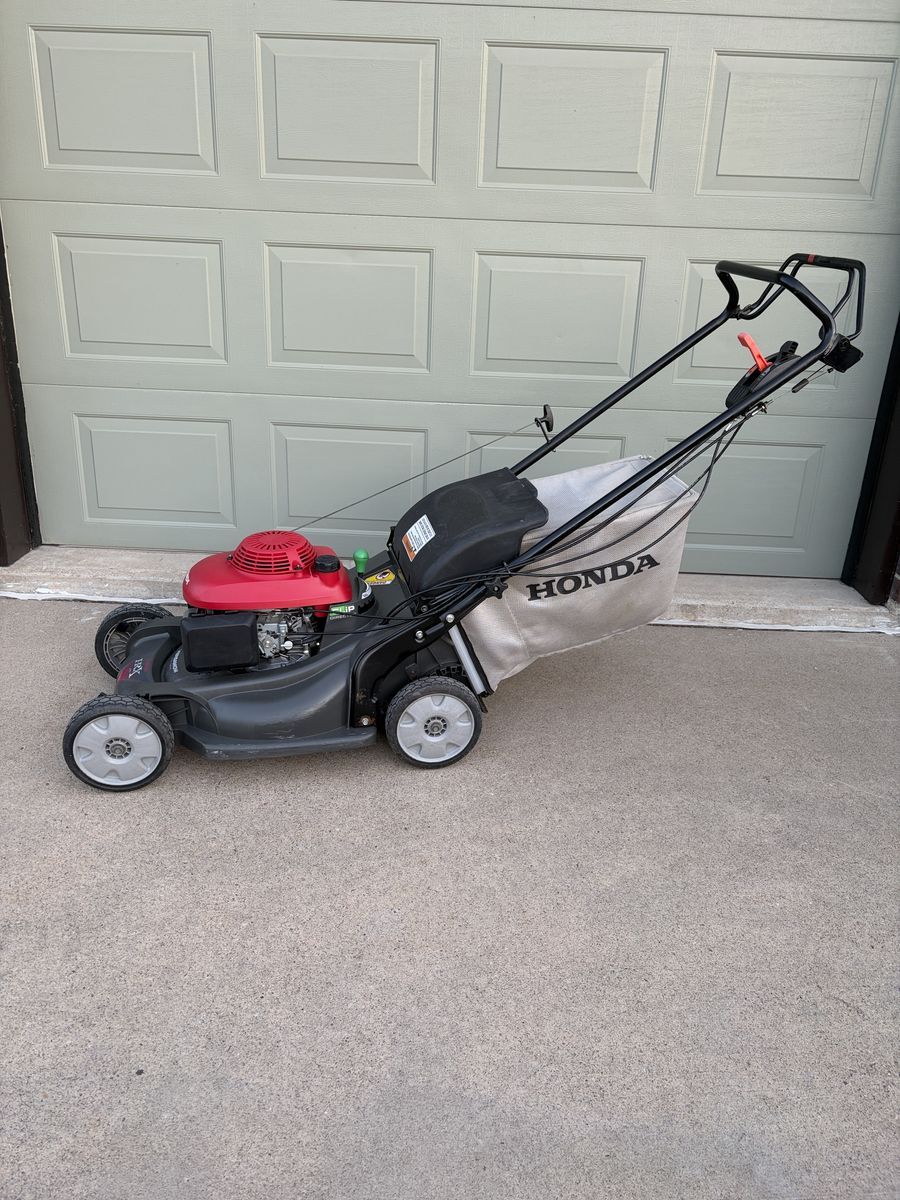 Honda HRX217 VersaMow Self-Propelled Lawn Mower – Great Condition