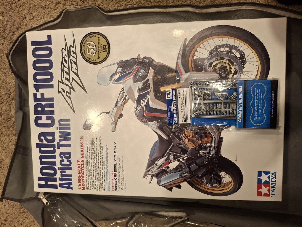 Africa Twin Honda CRF1000L 1/6 Scale W/ Chain Set