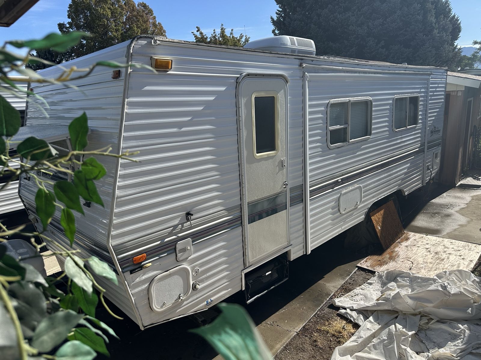 1999 26’ Fleetwood Wilderness Travel Trailer with Slide-Out