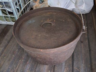 Large Dutch oven