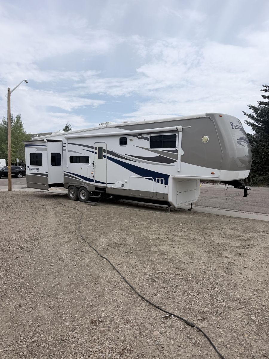 Holiday  Rambler Presidential Suite 5th Wheel Travel Trailer with  4 Slide Outs