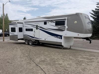 Holiday Rambler Presidential Suite 5th Wheel Travel Trailer with 4 Slide Outs