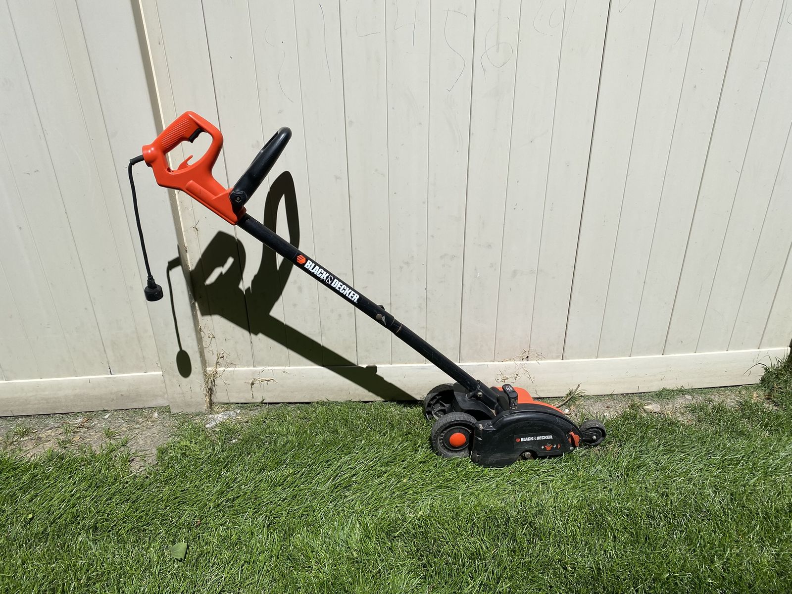 Black & Decker EdgeHog Electric Lawn Edger and Trencher