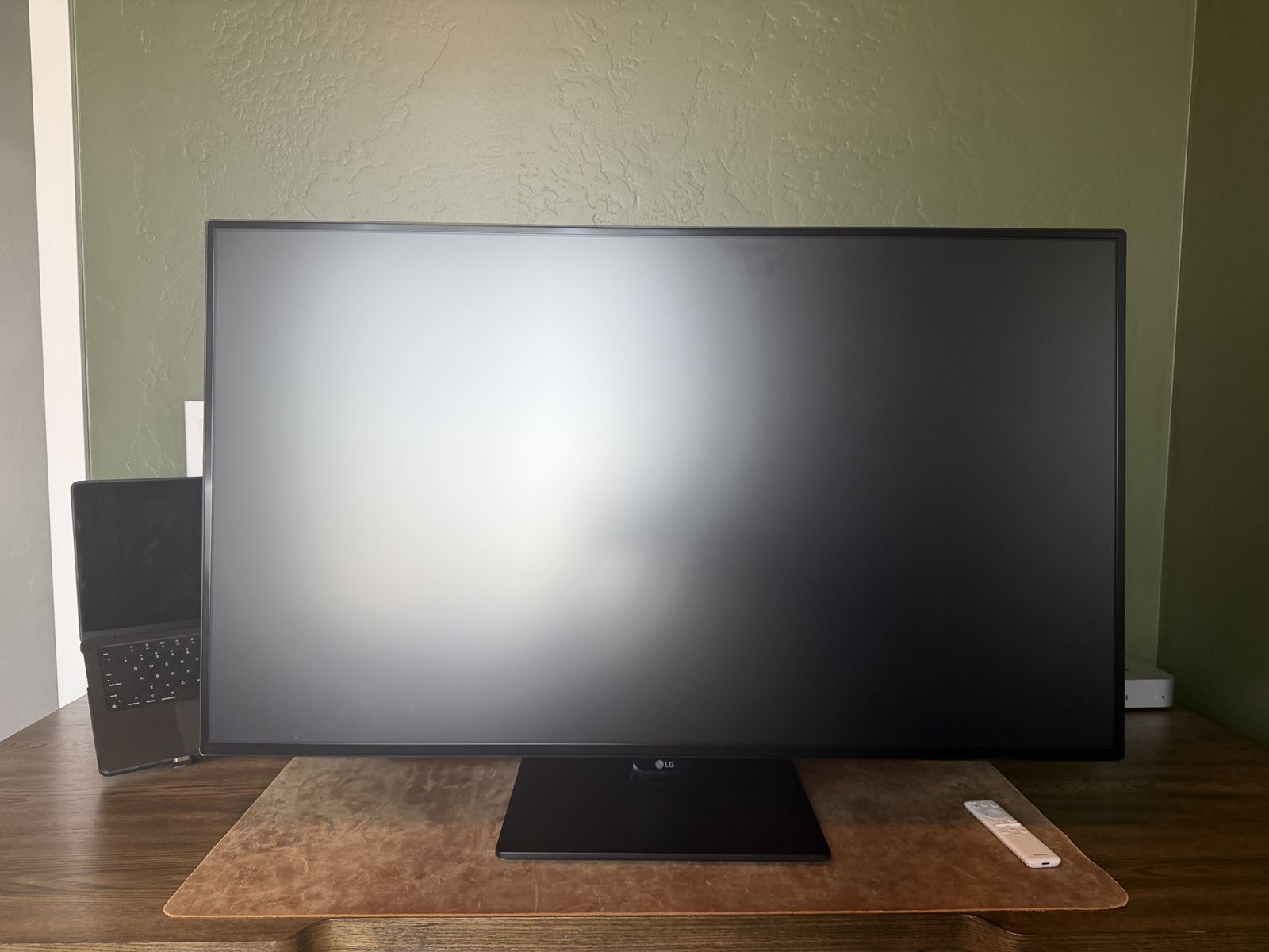 LG 43UN700-B 43" 4K UHD Monitor — Like New