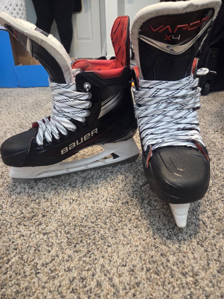Bauer Vapor X4 hockey skates