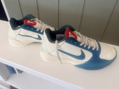 Nike Zoom Kobe 5 Protro Basketball Shoes White Blue Size 11