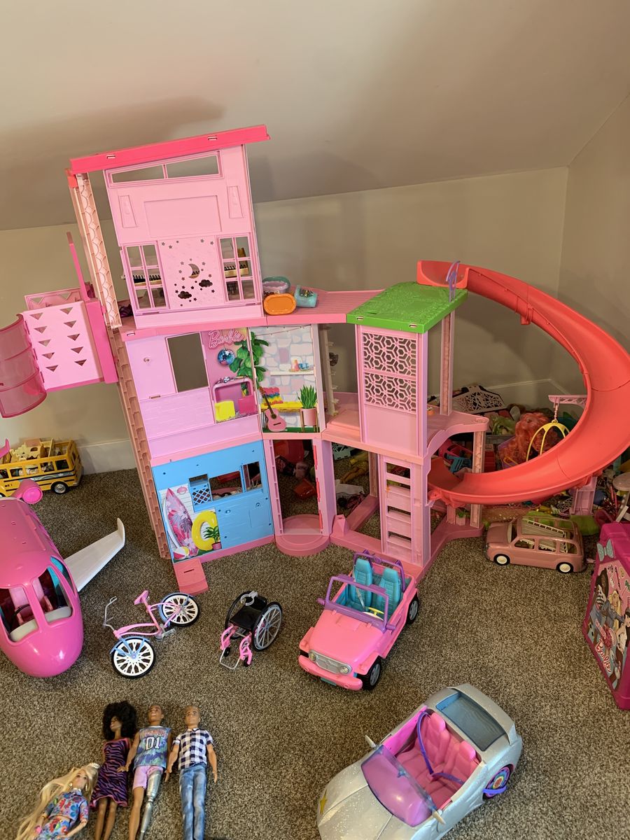 Barbie Dreamhouse (Latest Model)