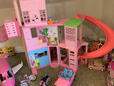 Barbie Dreamhouse (Latest Model)