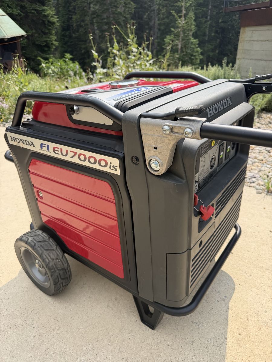 Honda EU7000is Inverter Generator Fuel Injection Portable Power