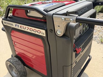 Honda EU7000is Inverter Generator Fuel Injection Portable Power
