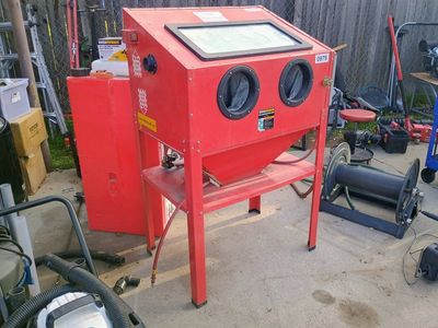 40 lb. Capacity Floor Abrasive Blast Cabinet