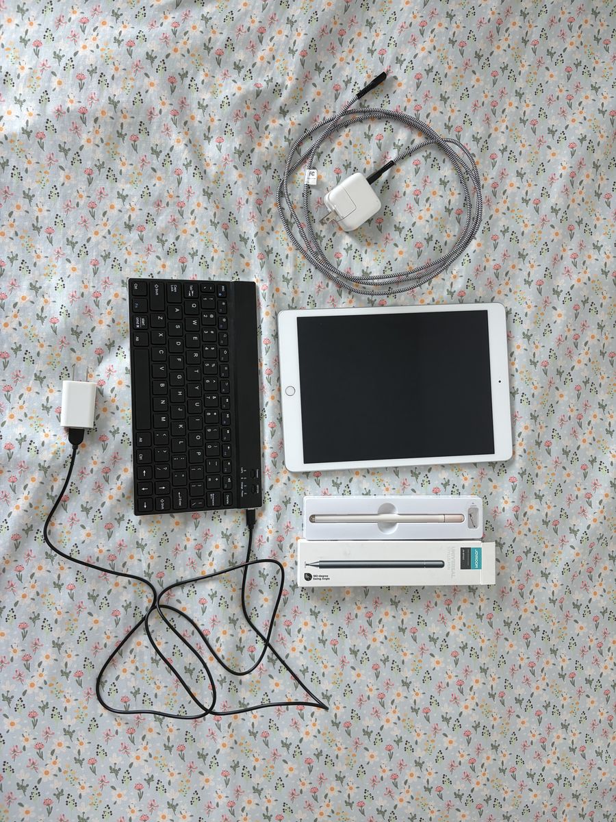 128GB Apple iPad Bundle 7th Gen - Silver
