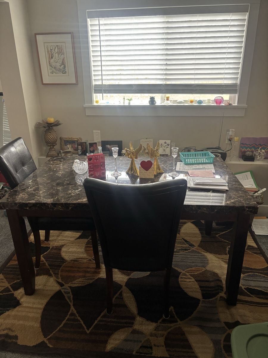 Dinind Room Table And 4 Chairs