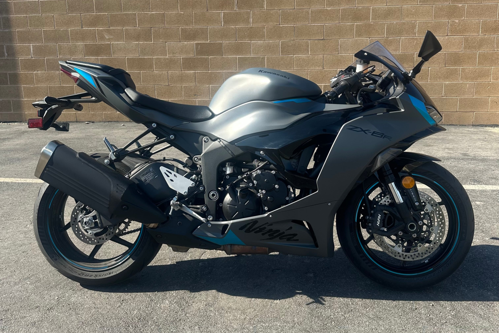 2025 Kawasaki Ninja ZX6R - Supersport - LIKE NEW - ZX-6R