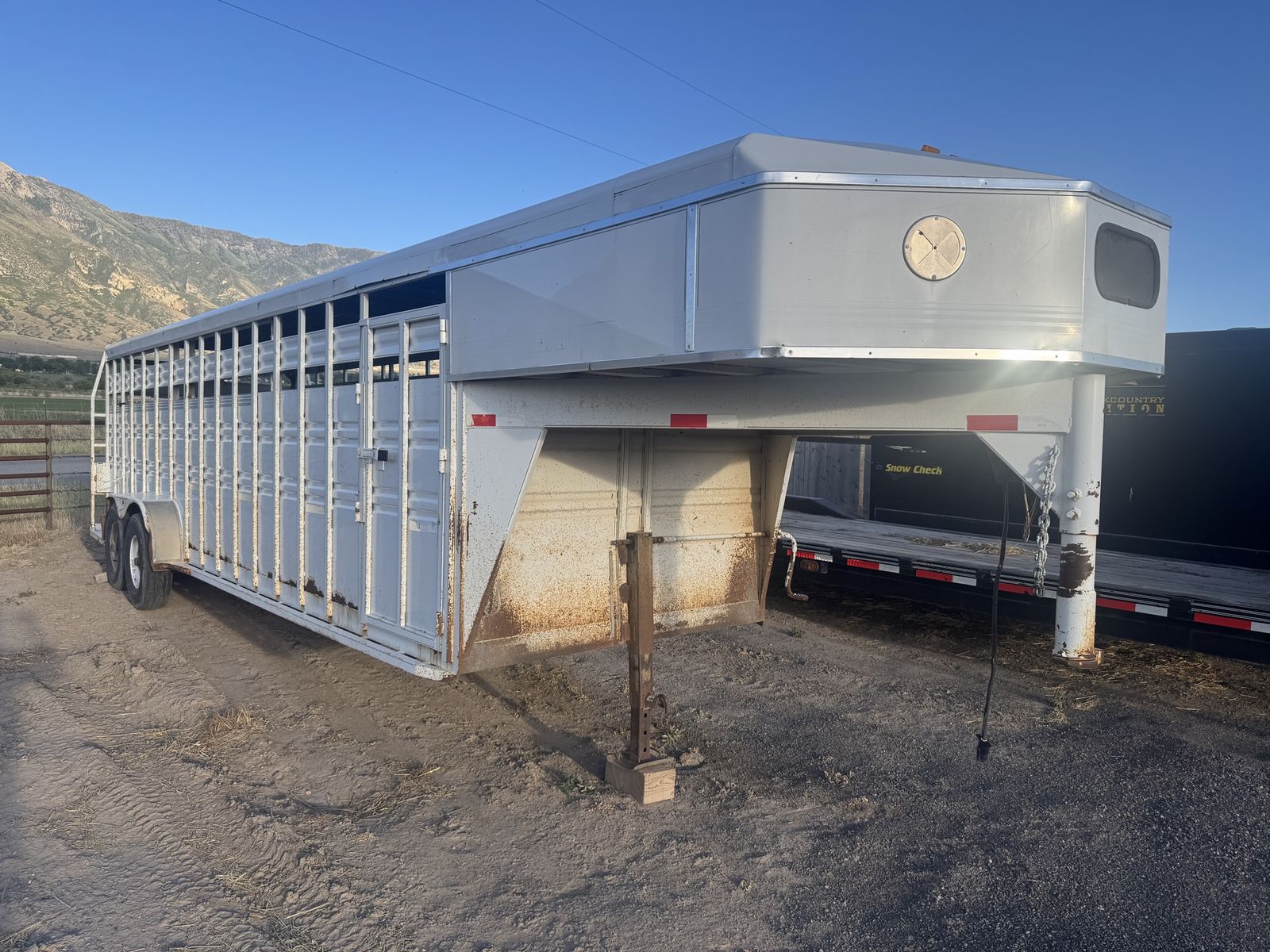1998 Titan 28’ Stock Trailer