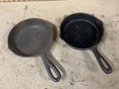 Vintage-Antique skillets