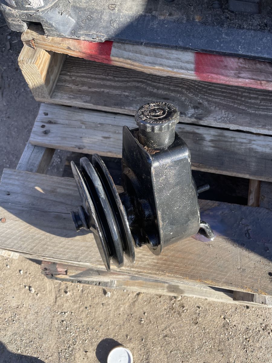 1978-1979 Ford Powersteering Pump