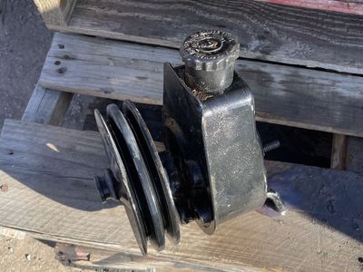 1978-1979 Ford Powersteering Pump