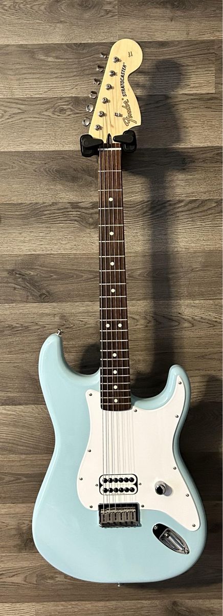 Tom DeLonge Strat Re-Issue