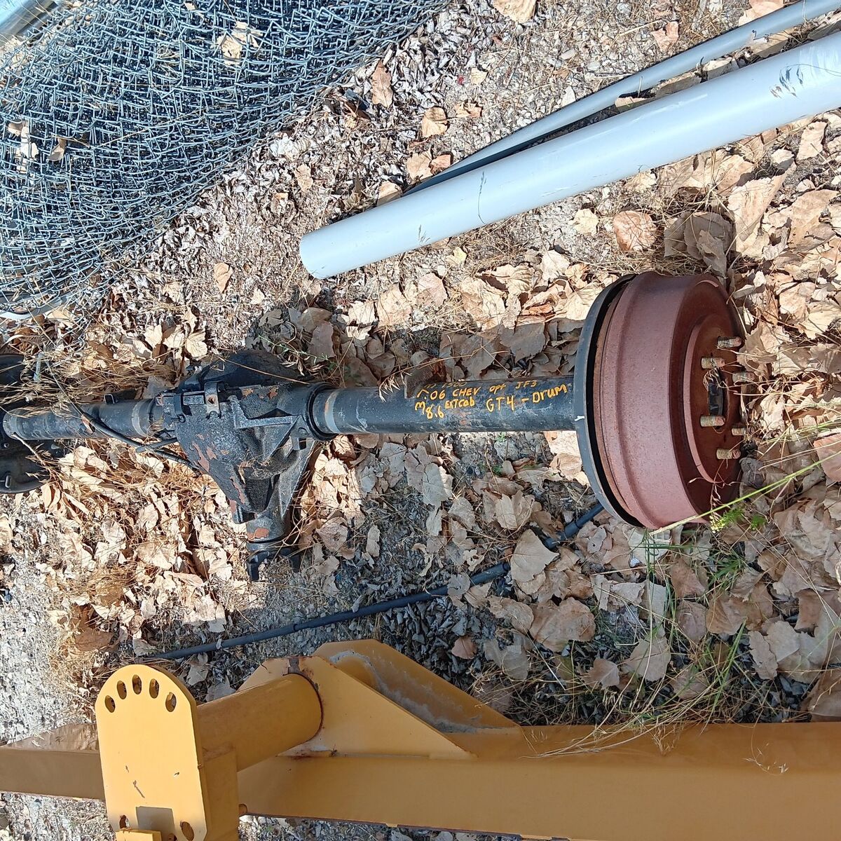 2006 1500 Chev Rear axle assy