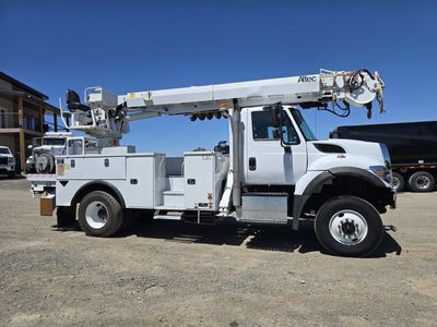 2017 International 47' 23k# 4wd Derrick Digger 57k