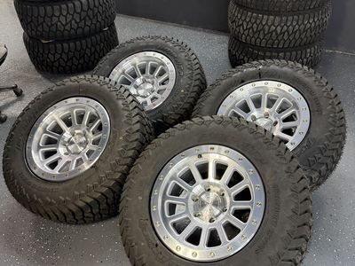 LIKE NEW 17x9 Arena Enduro 6x5.5 265/70r17 Amp A/T