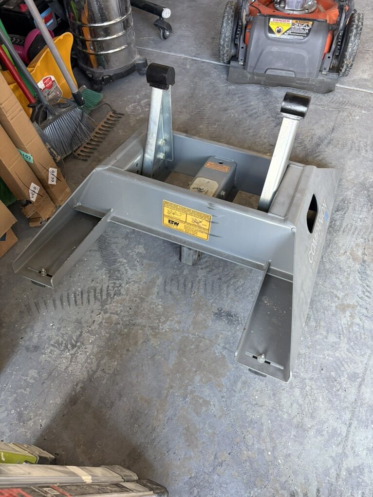 B&W Companion 5th Wheel Hitch Base