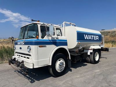 1986 Ford 8000 2000 Gallon Water Truck