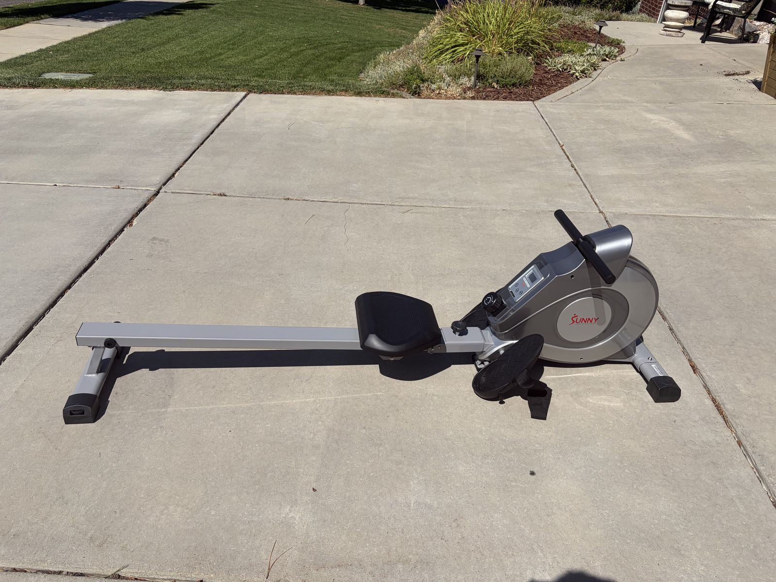 Sunny Health & Fitness SF-RW5515 Magnetic Rowing Machine – Clean and Working