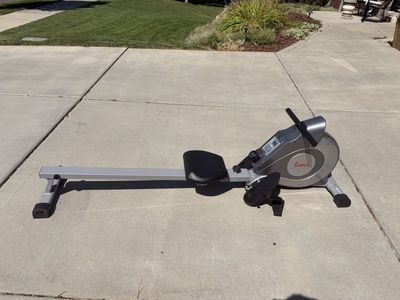 Sunny Health & Fitness SF-RW5515 Magnetic Rowing Machine – Clean and Working