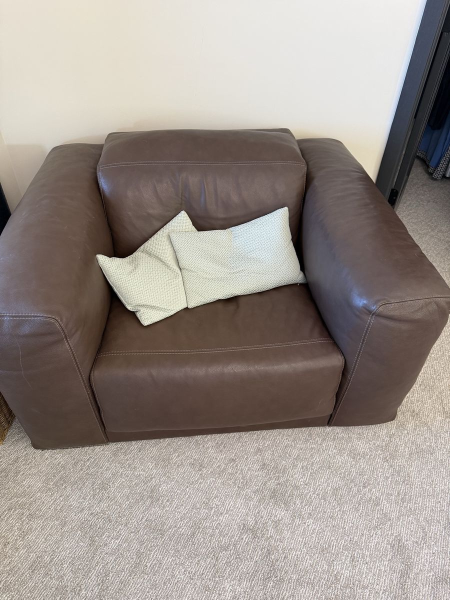 Main image 5