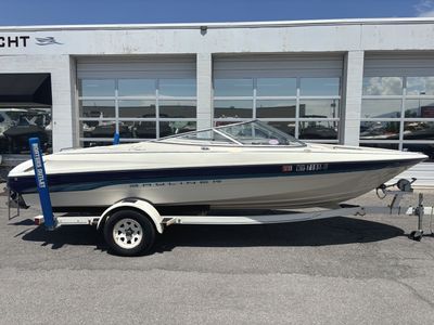 1995 20' Bayliner Capri 2050 Bowrider