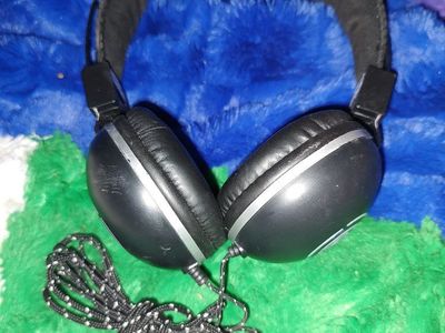 Used Black Over-Ear Headphones with Microphone
