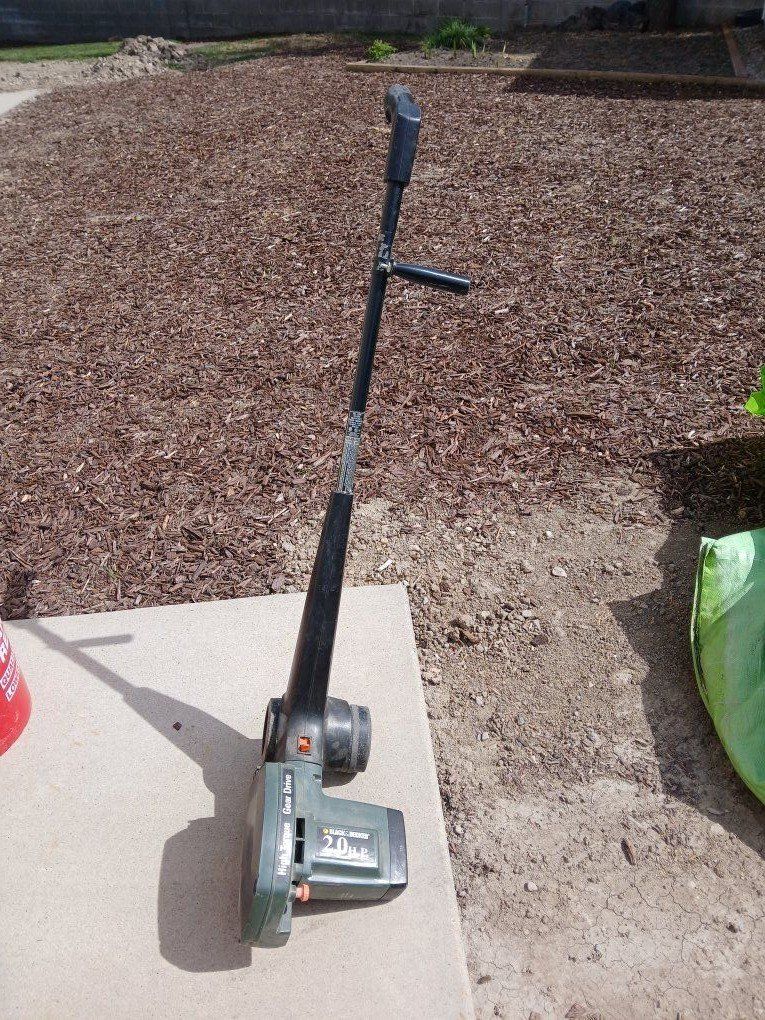 PENDING 2 HP Black and Decker edger