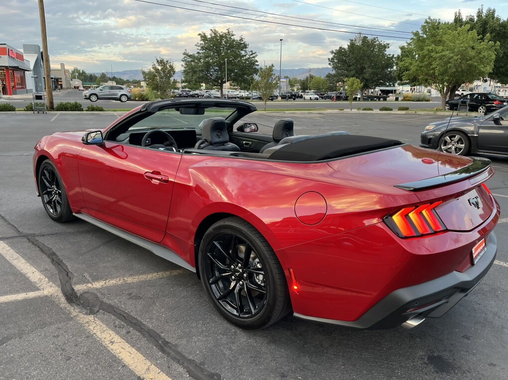 2024 FORD MUSTANG EcoBoost Premium