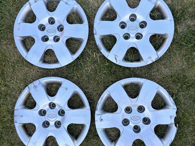 Hyundai Hubcaps 215/60r16