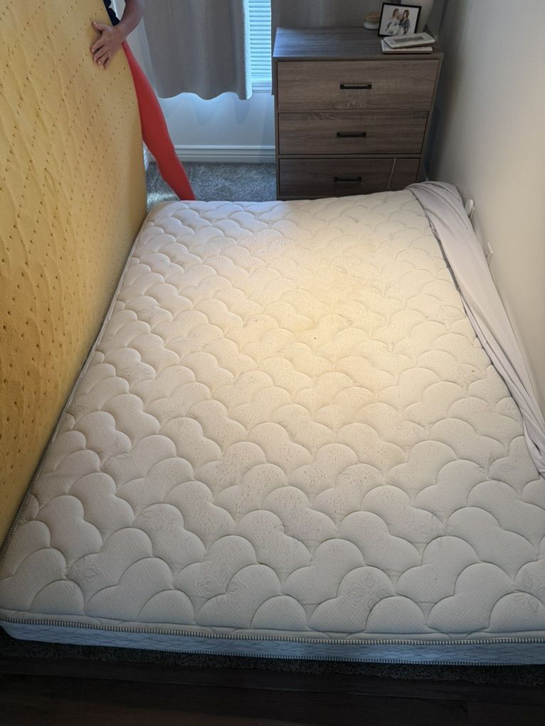 Queen Mattress With Tooper