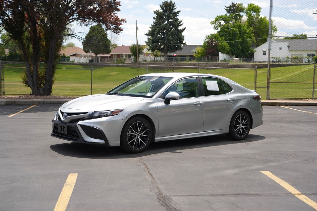 2021 Toyota Camry Hybrid SE