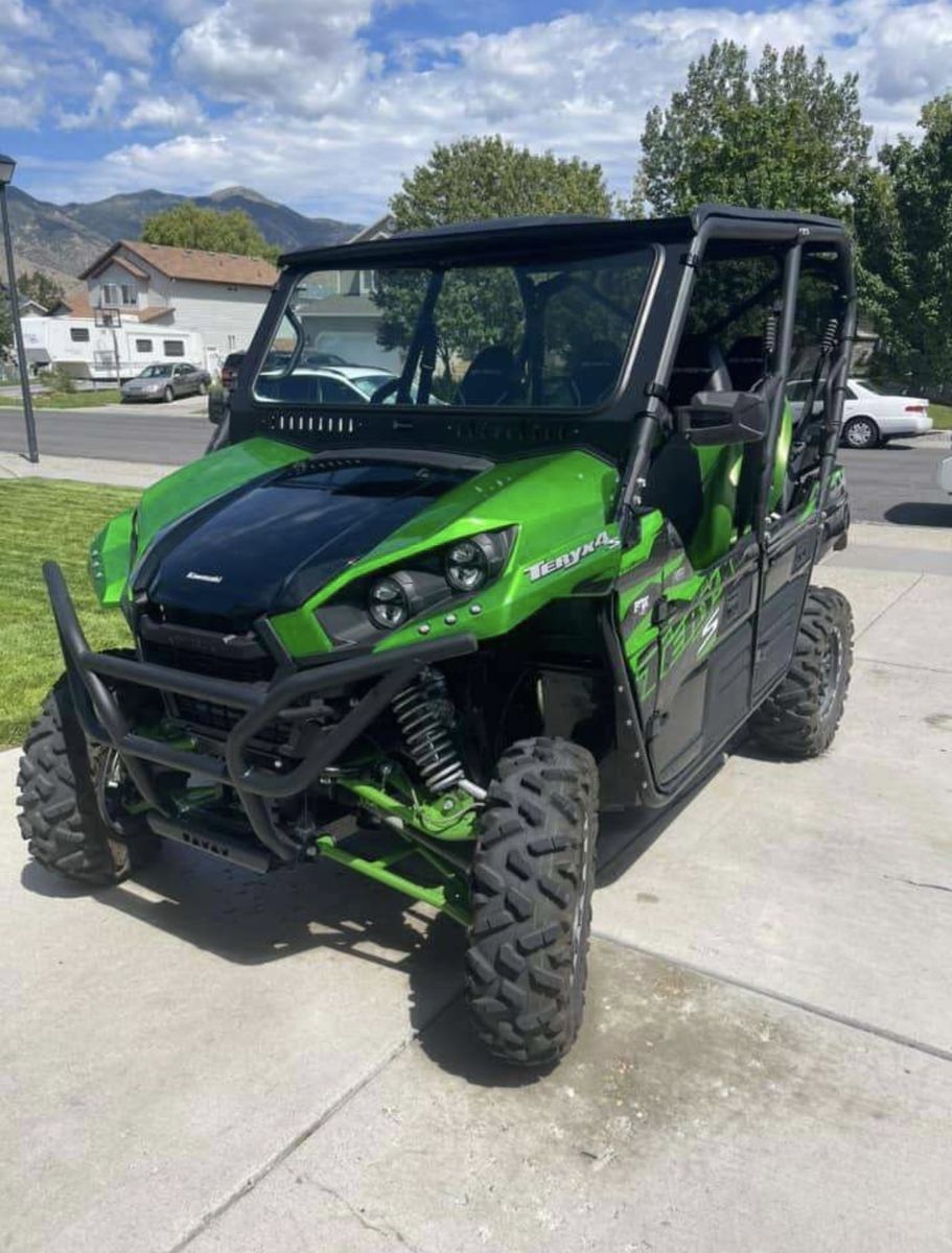 2022 Kawasaki TERYX4 S V-TWIN 800 UTV - Green Side-by-Side Utility Vehicle with Big Bubba trailer! Also cover and tire covers.