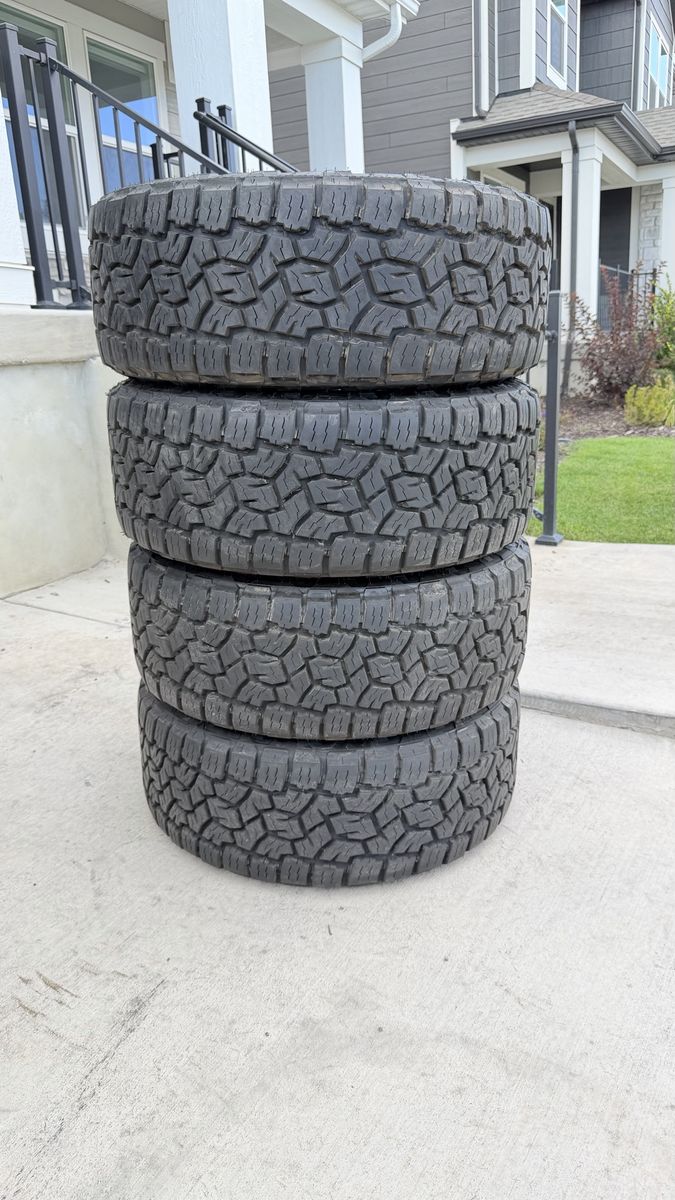 35/12.50R22 Toyo AT3 Load F Almost new