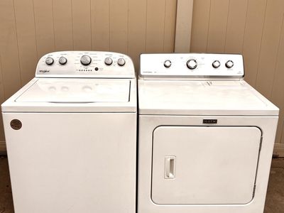 WHIRLPOOL TOP LOAD WASHER AND MAYTAG ELECTRIC DRYER SET