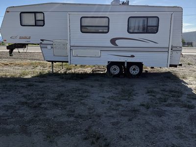 Fifth wheel camp trailer