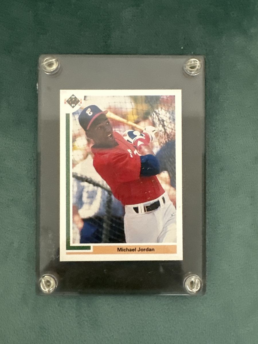 1991 Upper Deck Michael Jordan SP1 Baseball Card in Acrylic Case