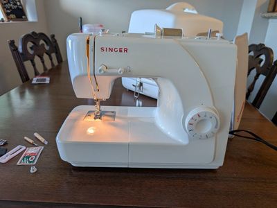Singer Sewing Machine & Accessories