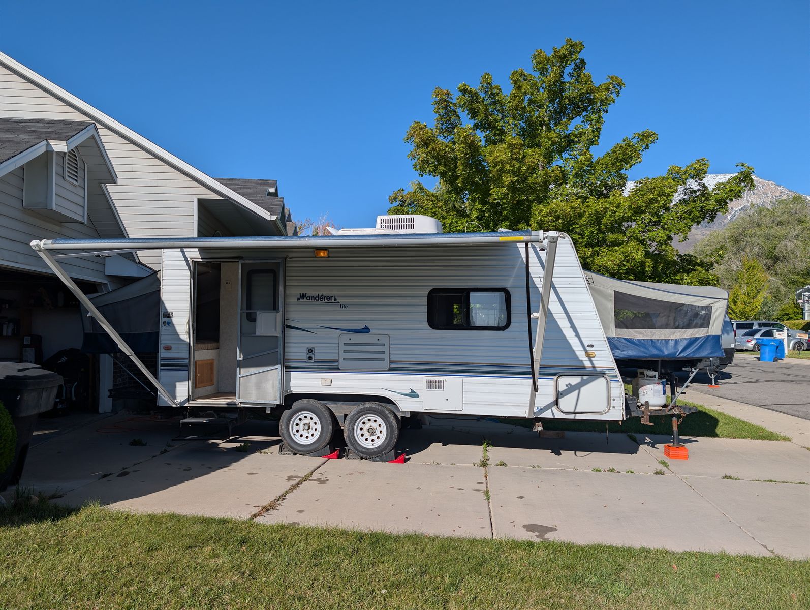 19' Hybrid Travel Trailer w/ KING + QUEEN Beds – Everything Works – Ready to Camp! - Priced to Sell