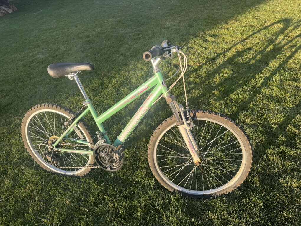 Roadmaster 24 Granite Peak Girls Mountain Bike