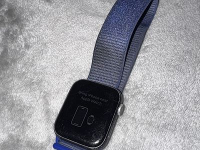 Apple Watch SE 44mm Aluminum GPS LTE with Blue Loop Band