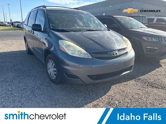 2006 Toyota Sienna LE 8 Passenger
